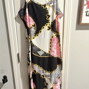 Elegant Black Maxi Dress with Flowing Silhouette and Soft Fabric